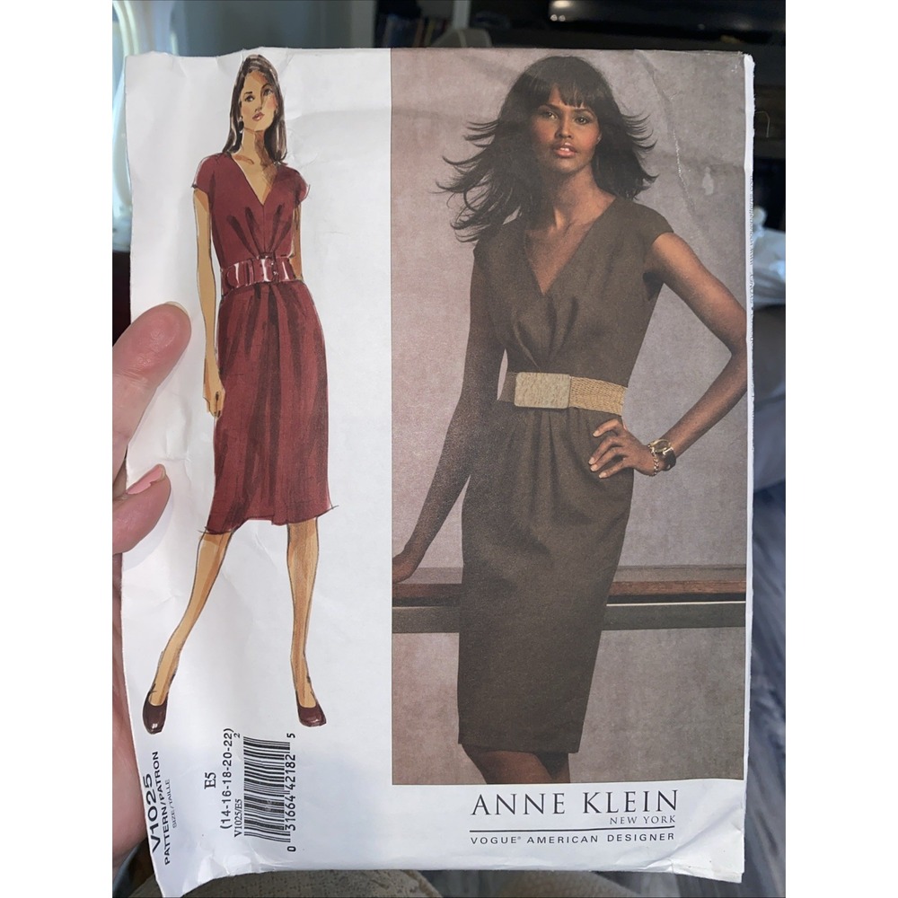 Anne Klein Vogue 1025 Sewing Pattern Misses Fitted Dress Sizes 14-22 Uncut